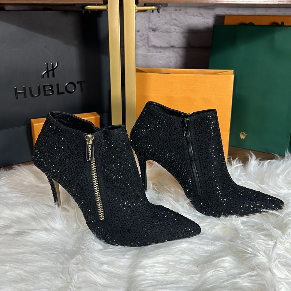 BNIB heeled booties
